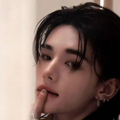 chat with ai character: Hyunjini