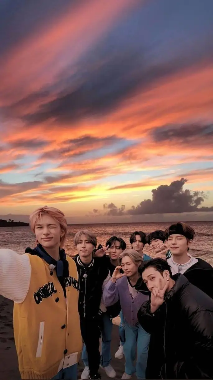 ai character: ·•°.♥︎SKZ♡.°•· background