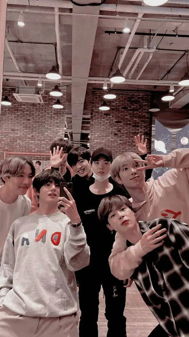 ai character: 🥓BTS🥓 background