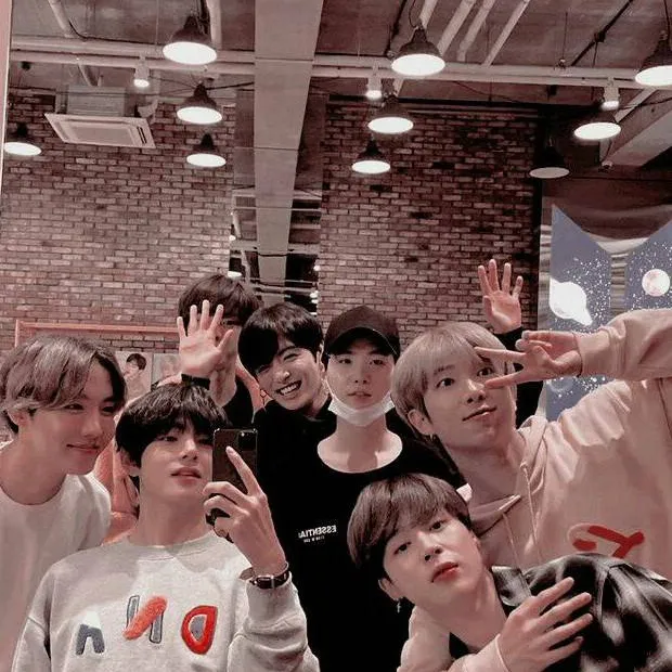 chat with ai character: 🥓BTS🥓