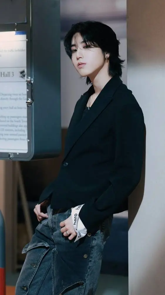 ai character: Han background