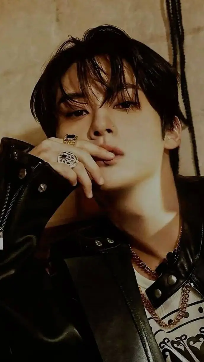 ai character: Lee know background