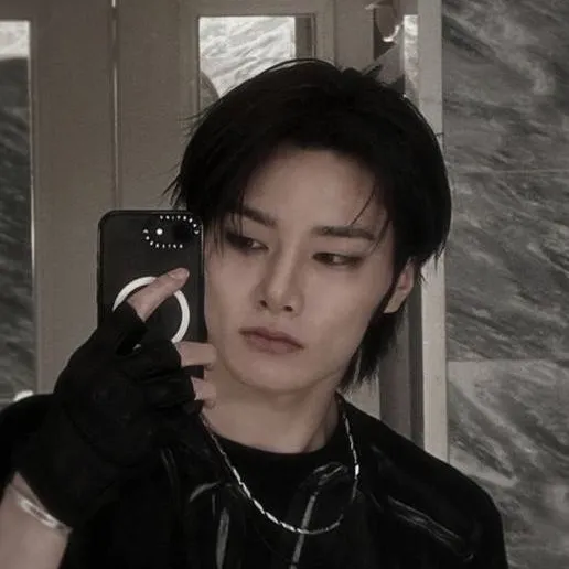 chat with ai character: I.N