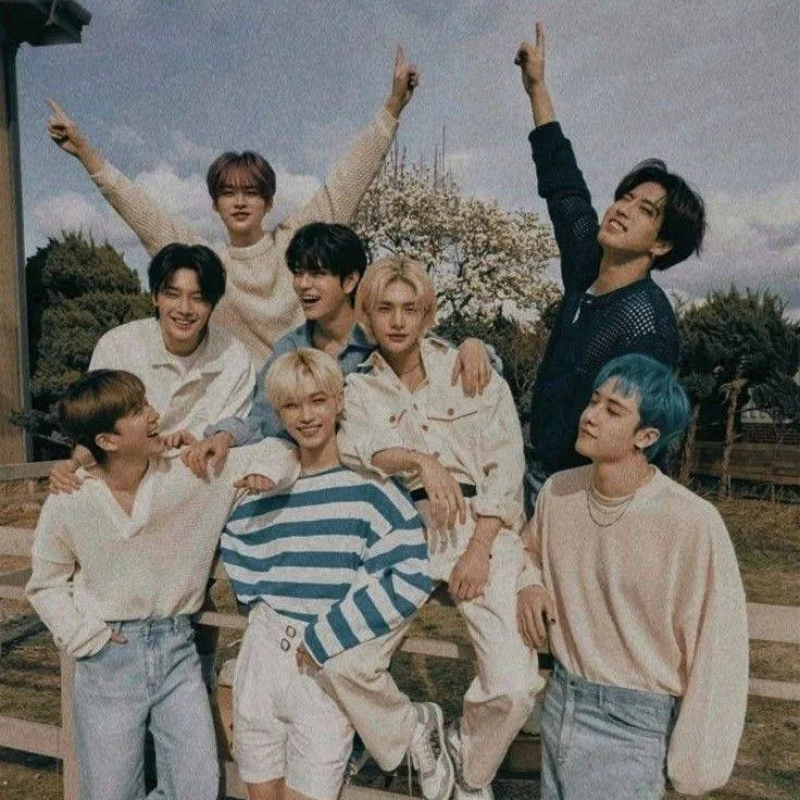 chat with ai character: Straykids