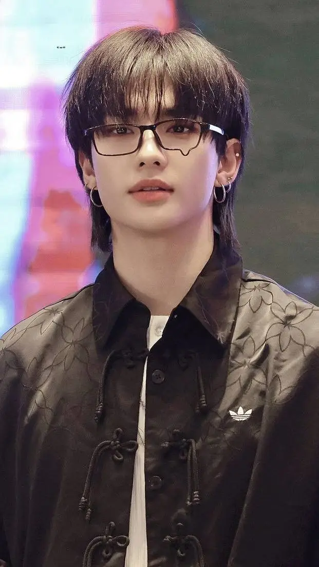 ai character: Hyunjin background