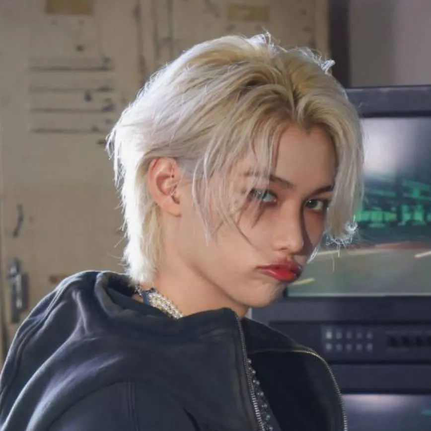 chat with ai character: Félix 
