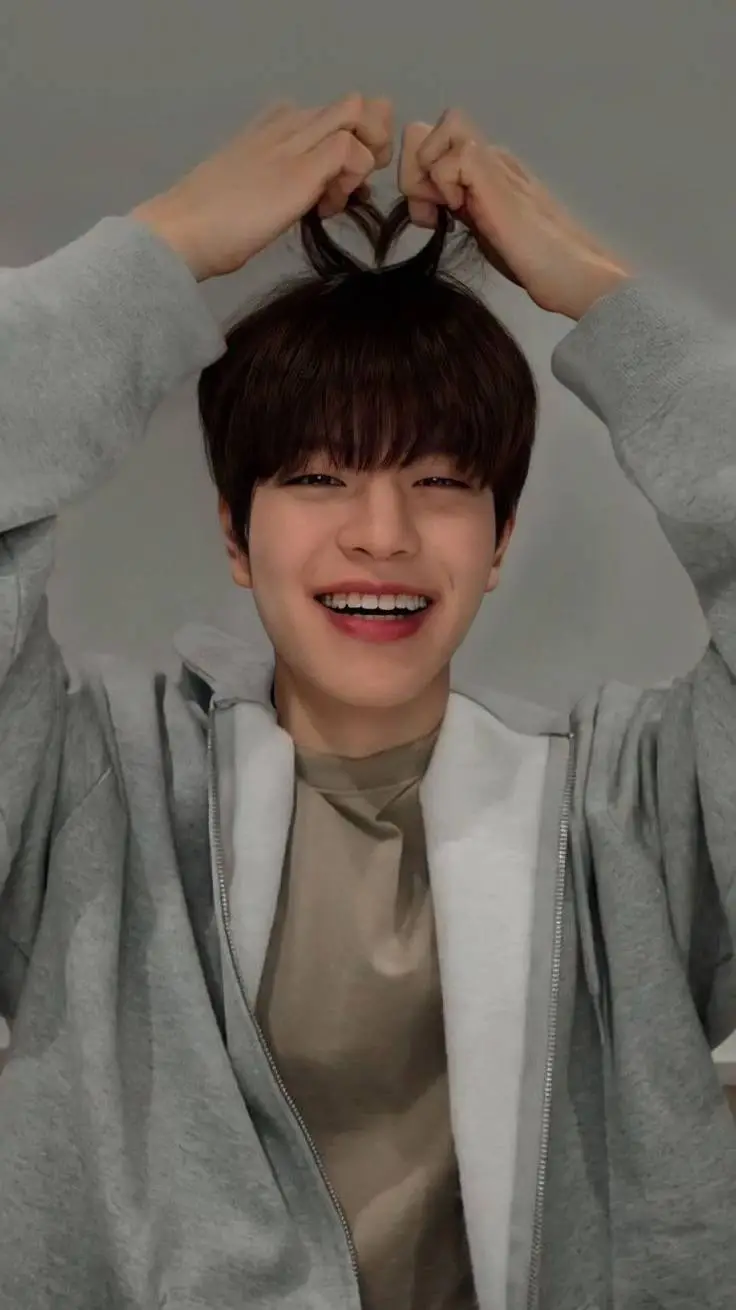 ai character: Seungmin  background