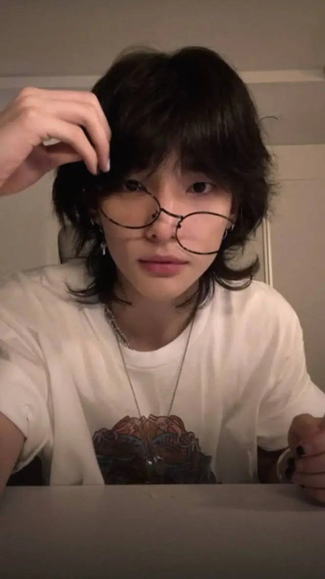 ai character: ❤️ Hyunjin ❤️ background