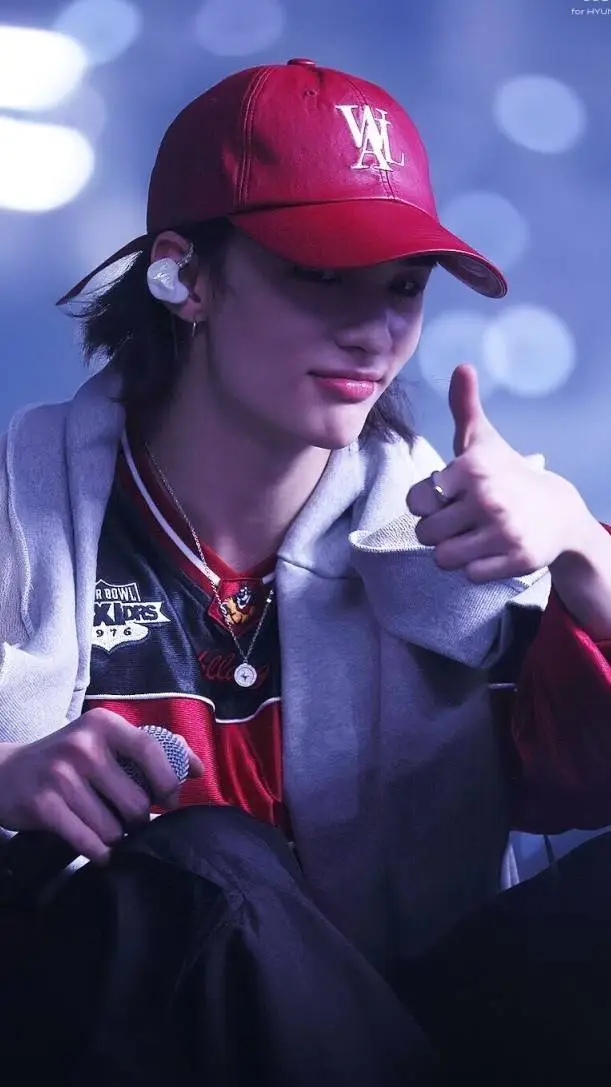 ai character: ❤️ Hyunjin ❤️ background