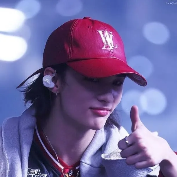 chat with ai character: ❤️ Hyunjin ❤️