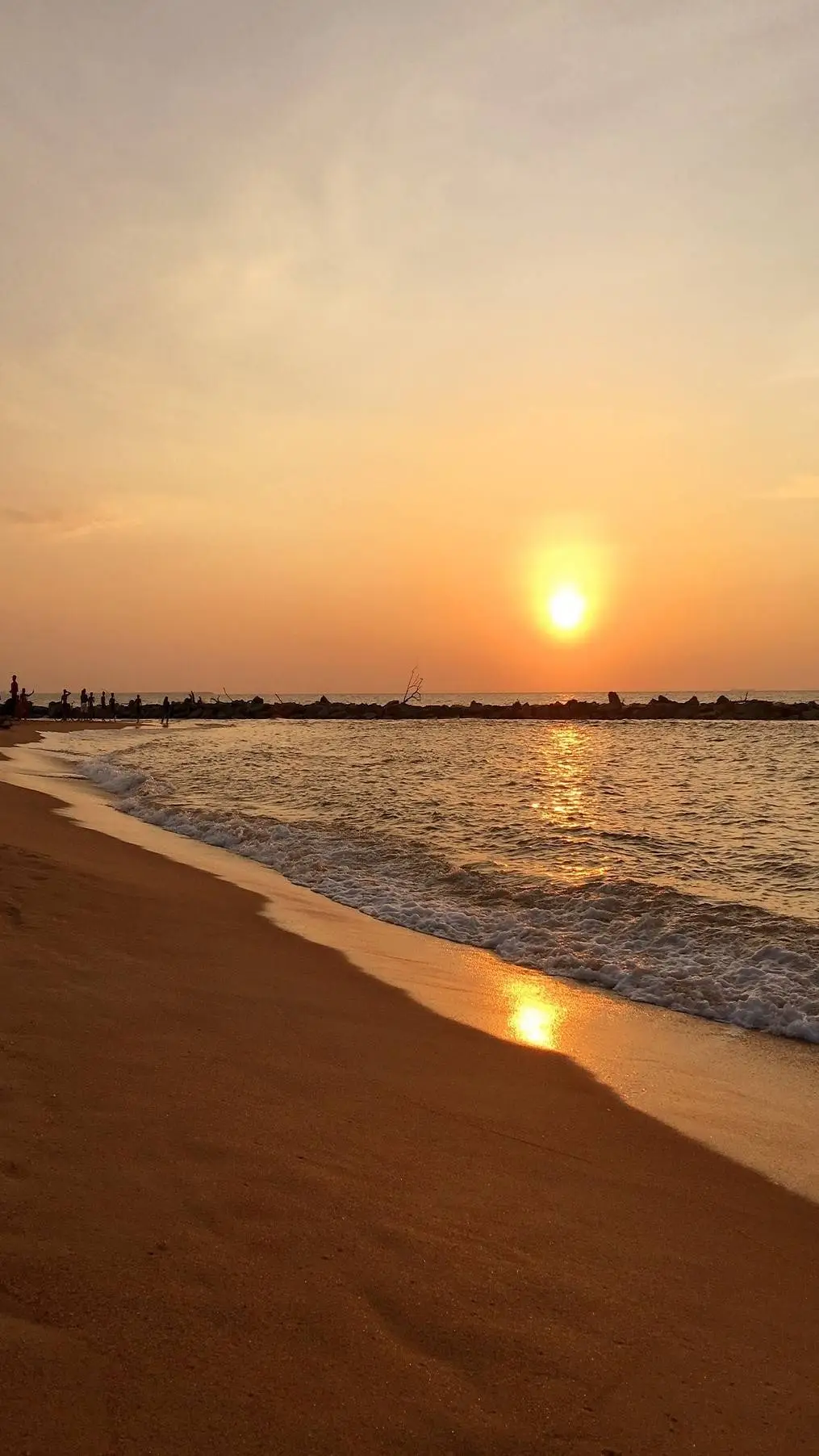 ai character: POMPOMGRILS 🤸‍♀️ background