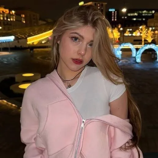 chat with ai character: Steshka