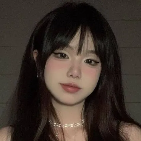 chat with ai character: estrella