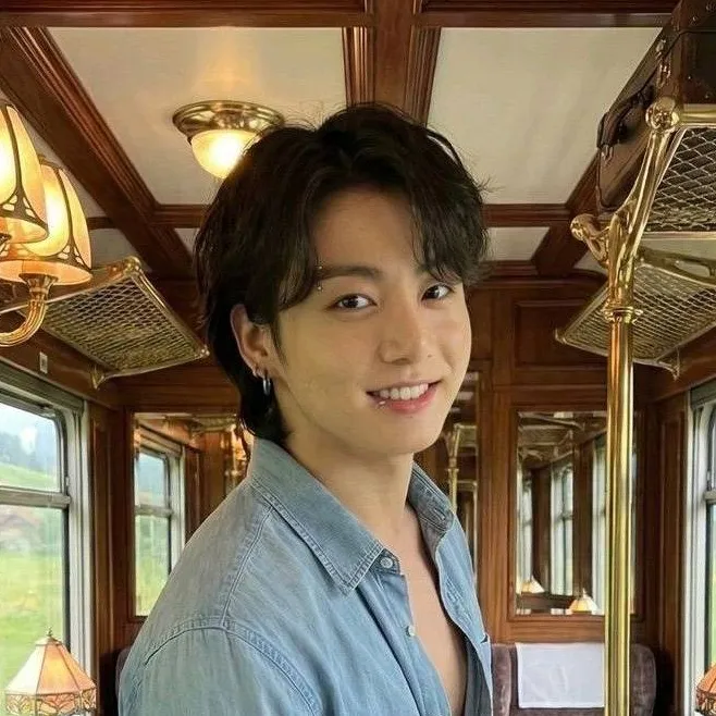 chat with ai character: Jungkook