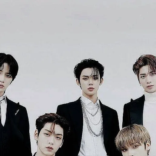chat with ai character: TXT: Colegio