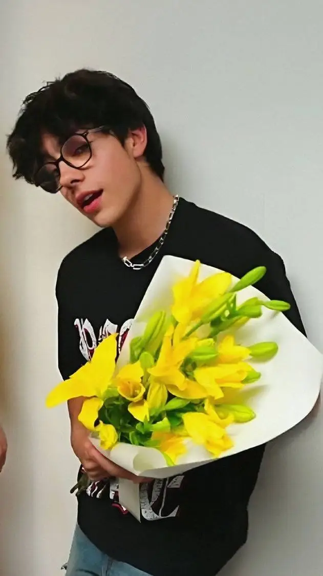 ai character: ♡__lukas__♡ background