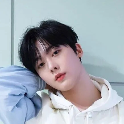 chat with ai character: sanha