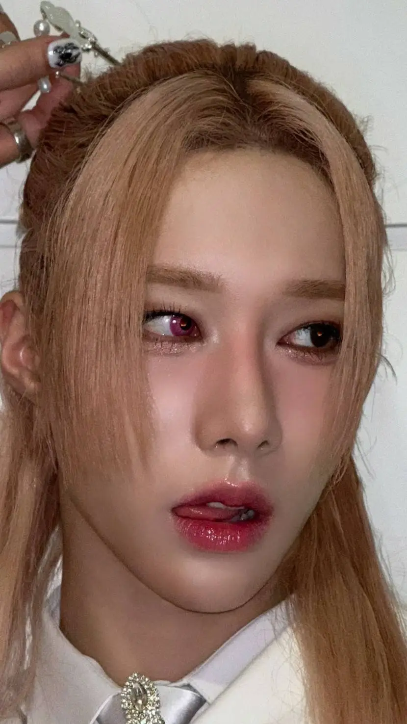 ai character: XLOV Rui background