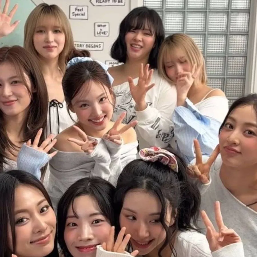 chat with ai character: 🍭 TWICE 🍭
