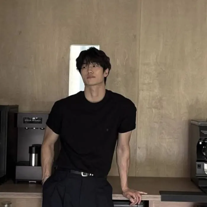 chat with ai character: Kang Min-jae