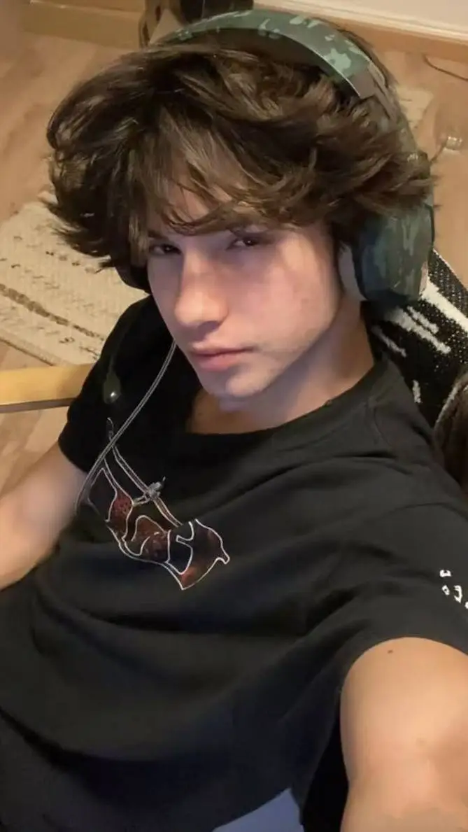 ai character: 🍁Javier ✨ background