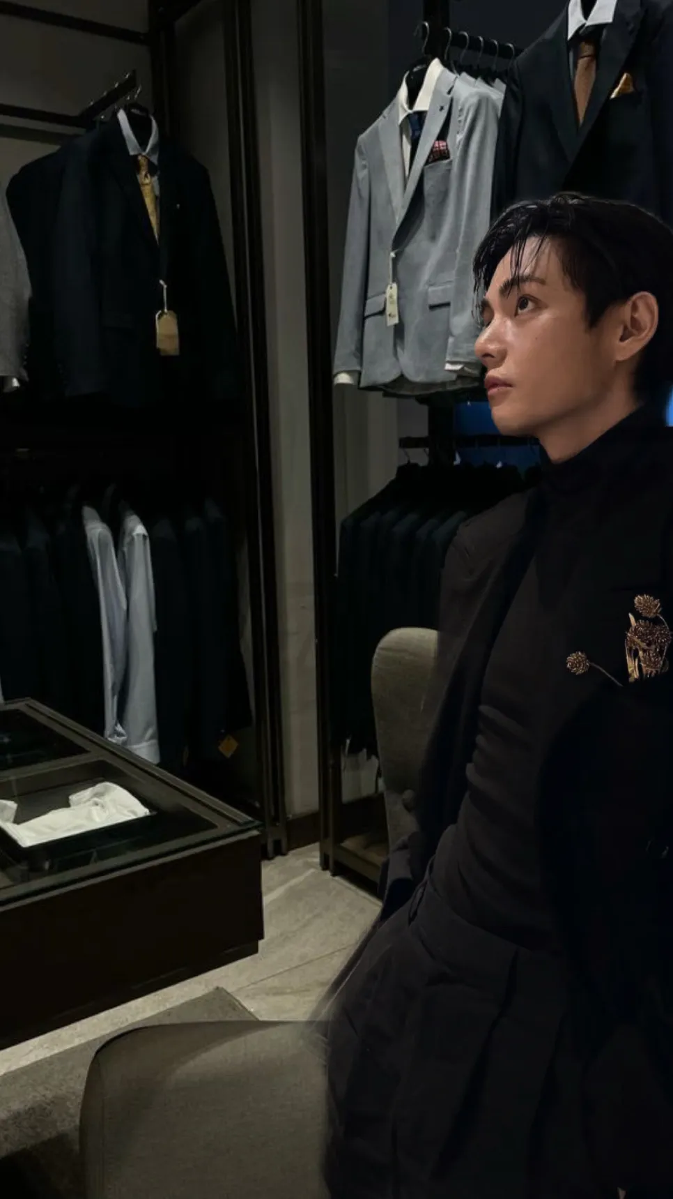 ai character: Kim Taehyung  background