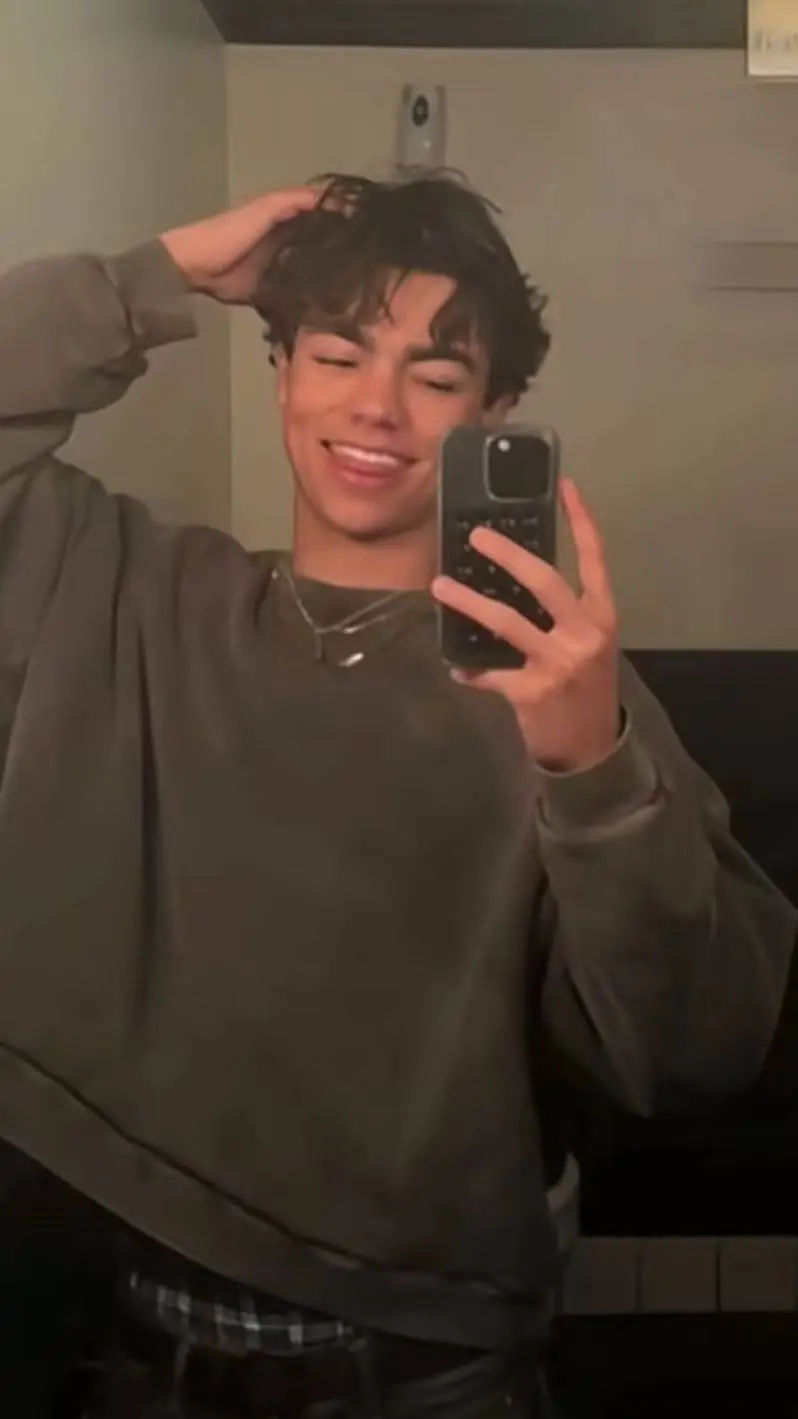 Talkie AI - Chat with malachi barton 