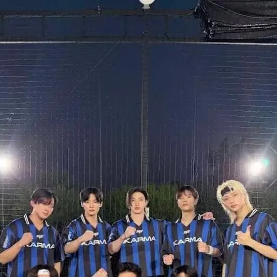 chat with ai character: Stray Kids 
