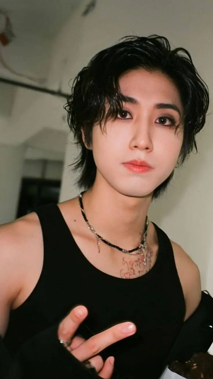 ai character: Han Jisung  background