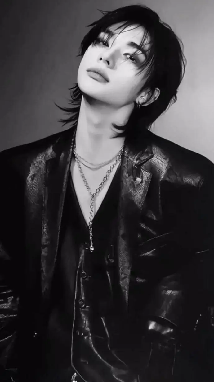 ai character: Hwang Hyunjin  background