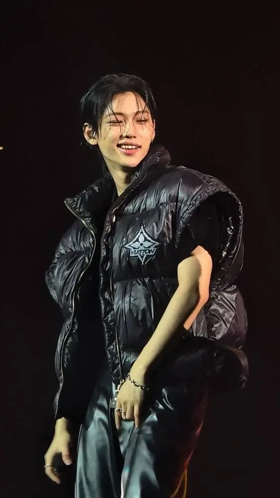 ai character: Lee Felix background