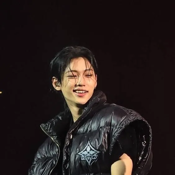 chat with ai character: Lee Felix