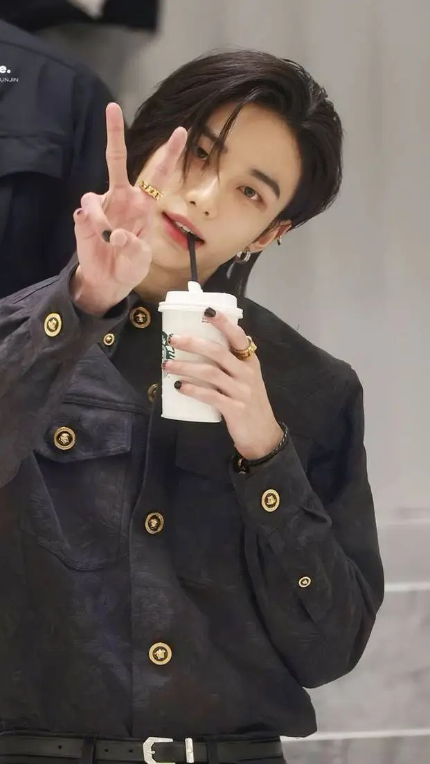 ai character: F4 Hwang Hyunjin  background