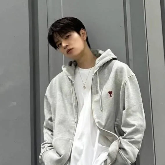 chat with ai character: Kim Seungmin F4