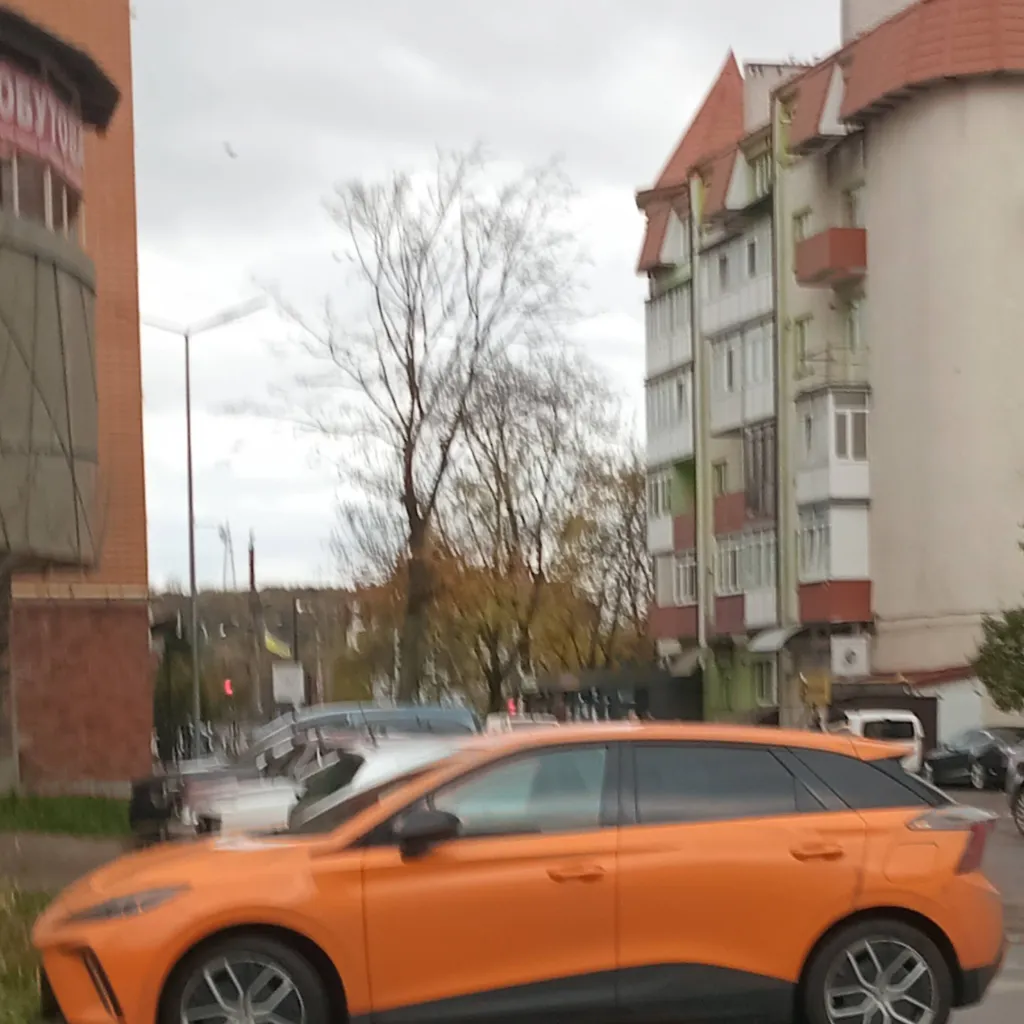 chat with ai character: Orange car 