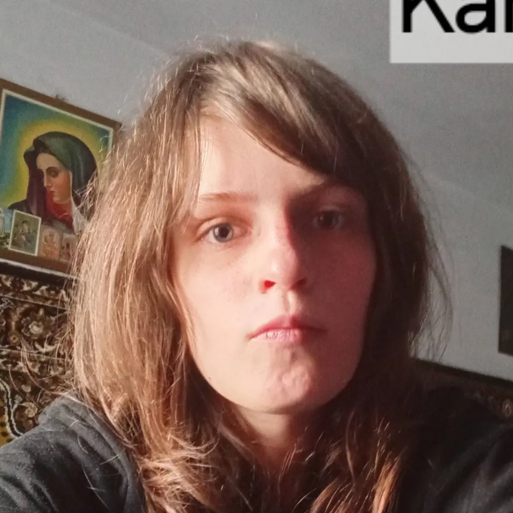 chat with ai character: 😊🥹Karina Sprunki 