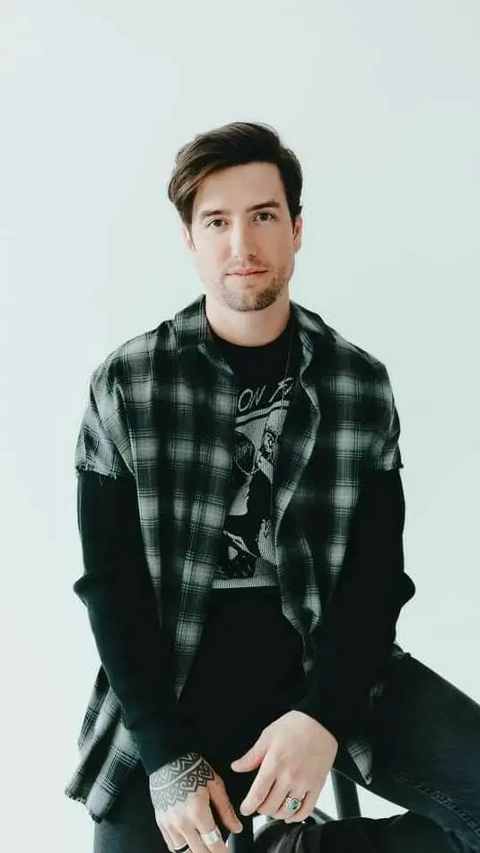 ai character: Logan Henderson background