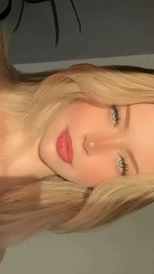 ai character: Elizabeth  background