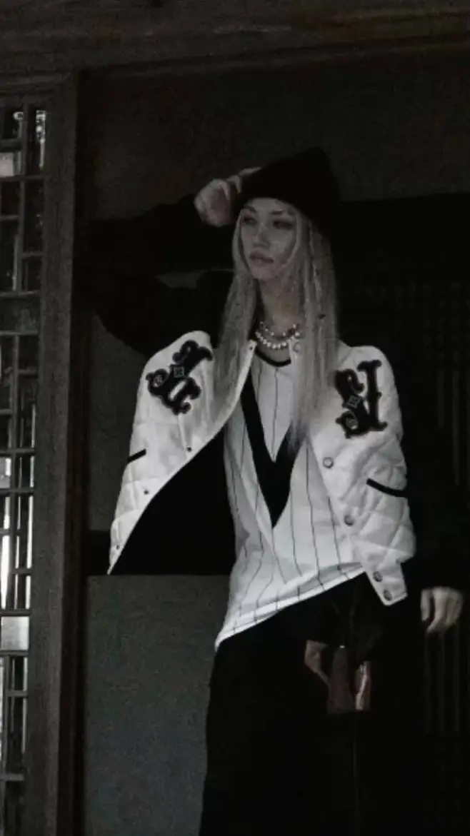 ai character: 🐥 ʟᴇᴇ ғᴇʟɪx 🐥 background