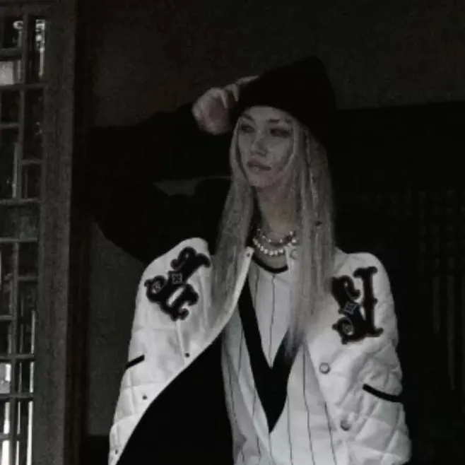 chat with ai character: 🐥 ʟᴇᴇ ғᴇʟɪx 🐥