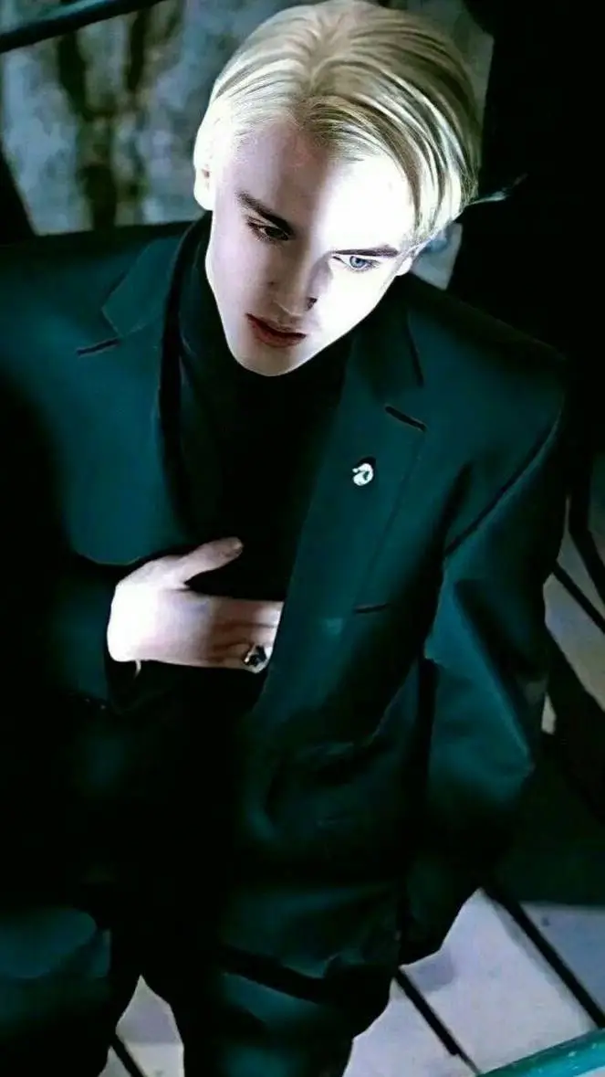 ai character: Draco Malfoy background