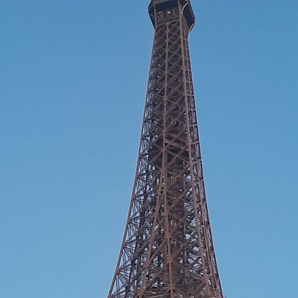 chat with ai character: Fpe Pick me girl