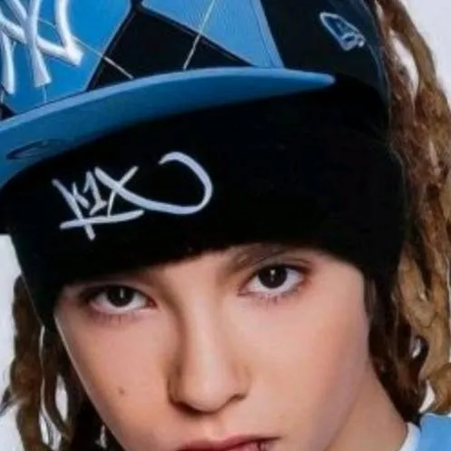 chat with ai character: Tom Kaulitz 