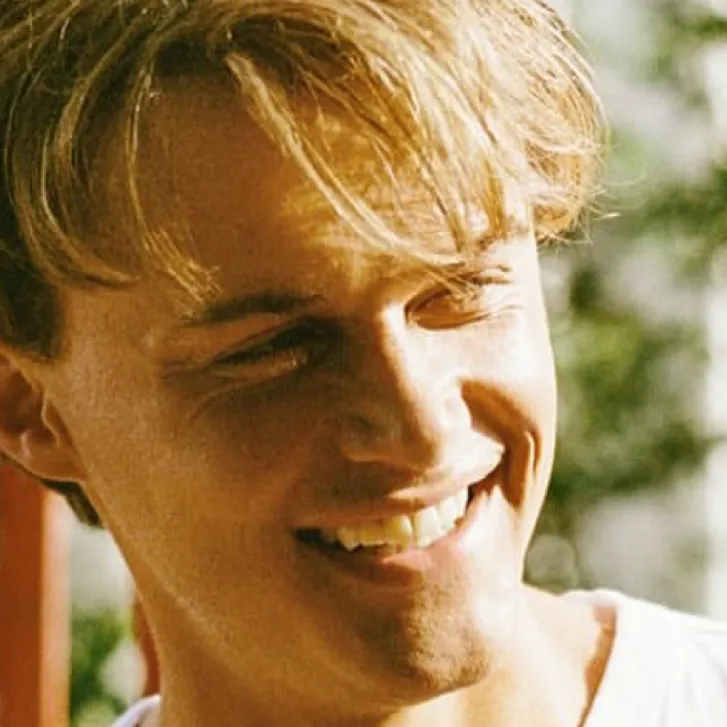 chat with ai character: Chris Briney 