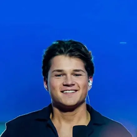 chat with ai character: Samuel Welten