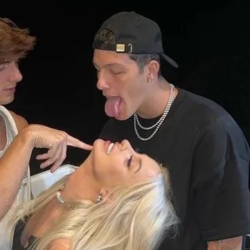 chat with ai character: Bart + Jip