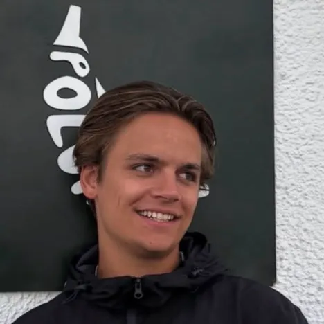 chat with ai character: Kes Bakker
