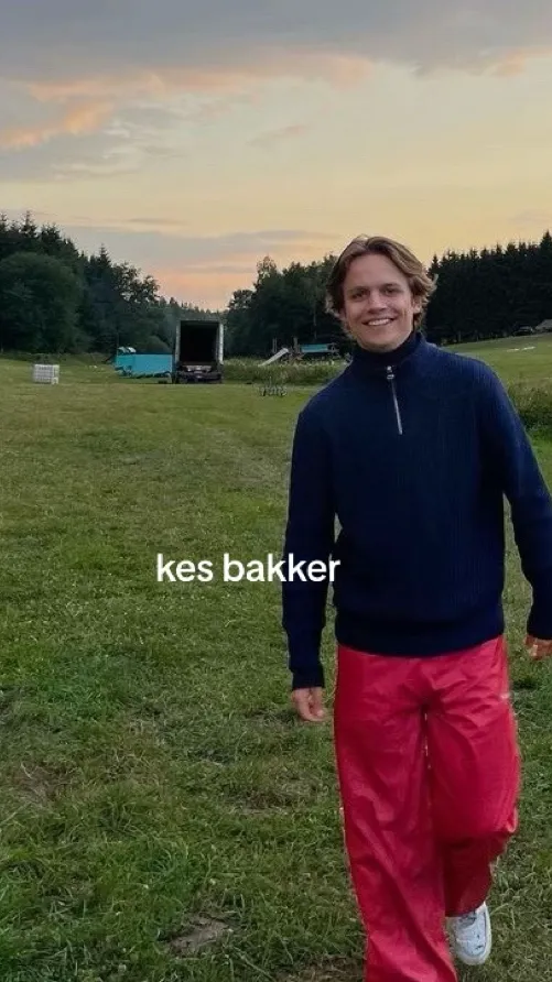 ai character: Kes  background