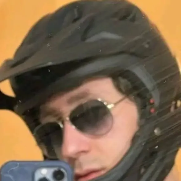 chat with ai character: acenix