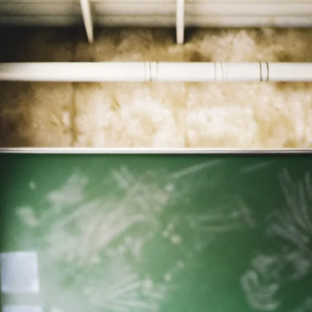 chat with ai character: classroom